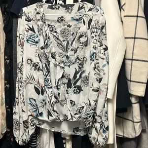 White House black market blouse/shell